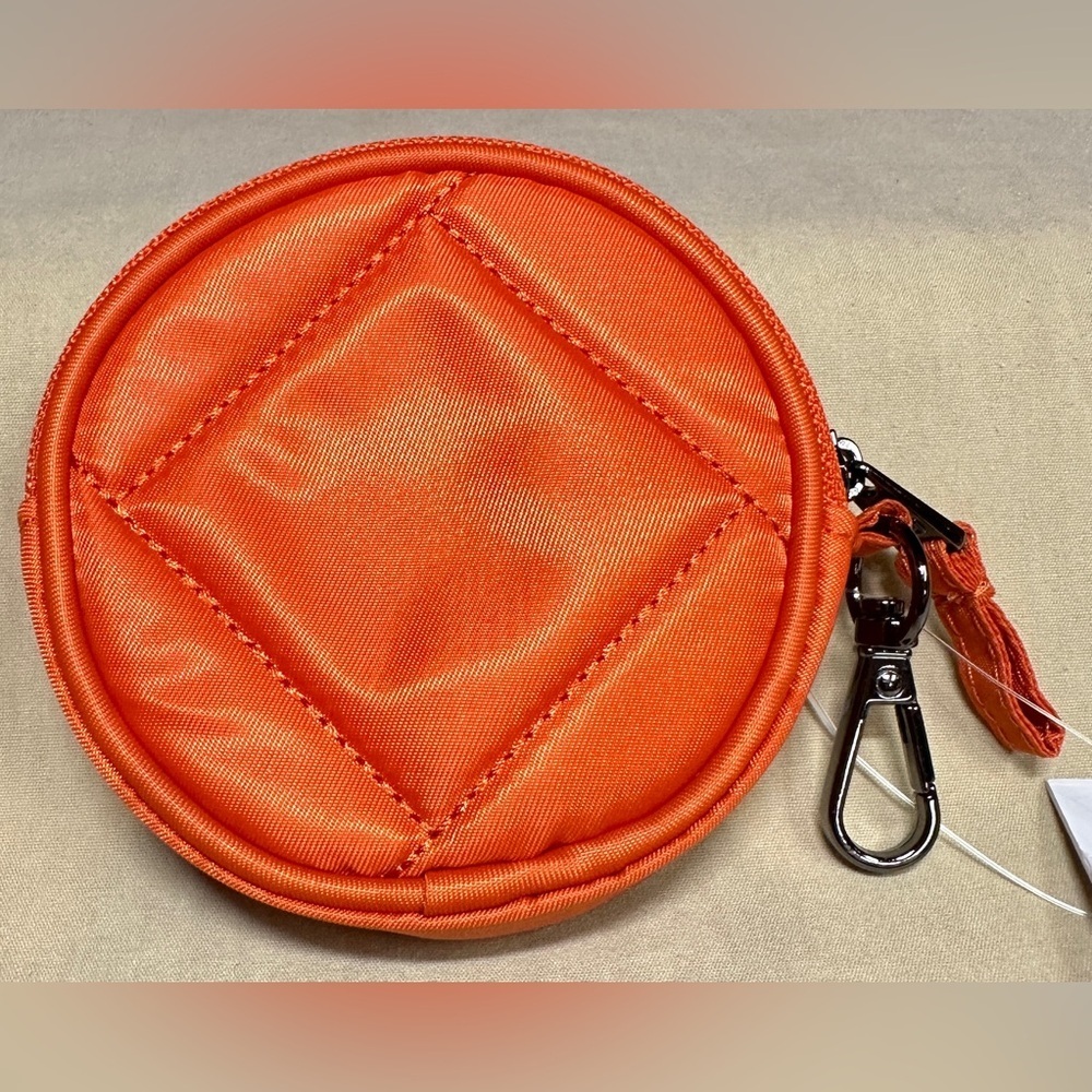 NWT Lug Circle Pouch Orange Coin Purse 3.5” Diameter With Key Chain Clip - Picture 2 of 11
